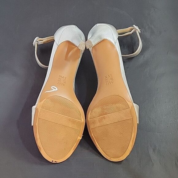 NATURALIZER ALMOND TOE ADJUSTABLE BUCKLE ANKLE STRAP SANDAL - Picture 9 of 14